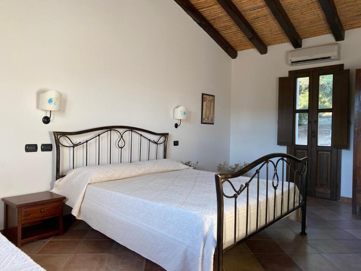Li Paduleddi Country Guest House 올비아 외부 사진