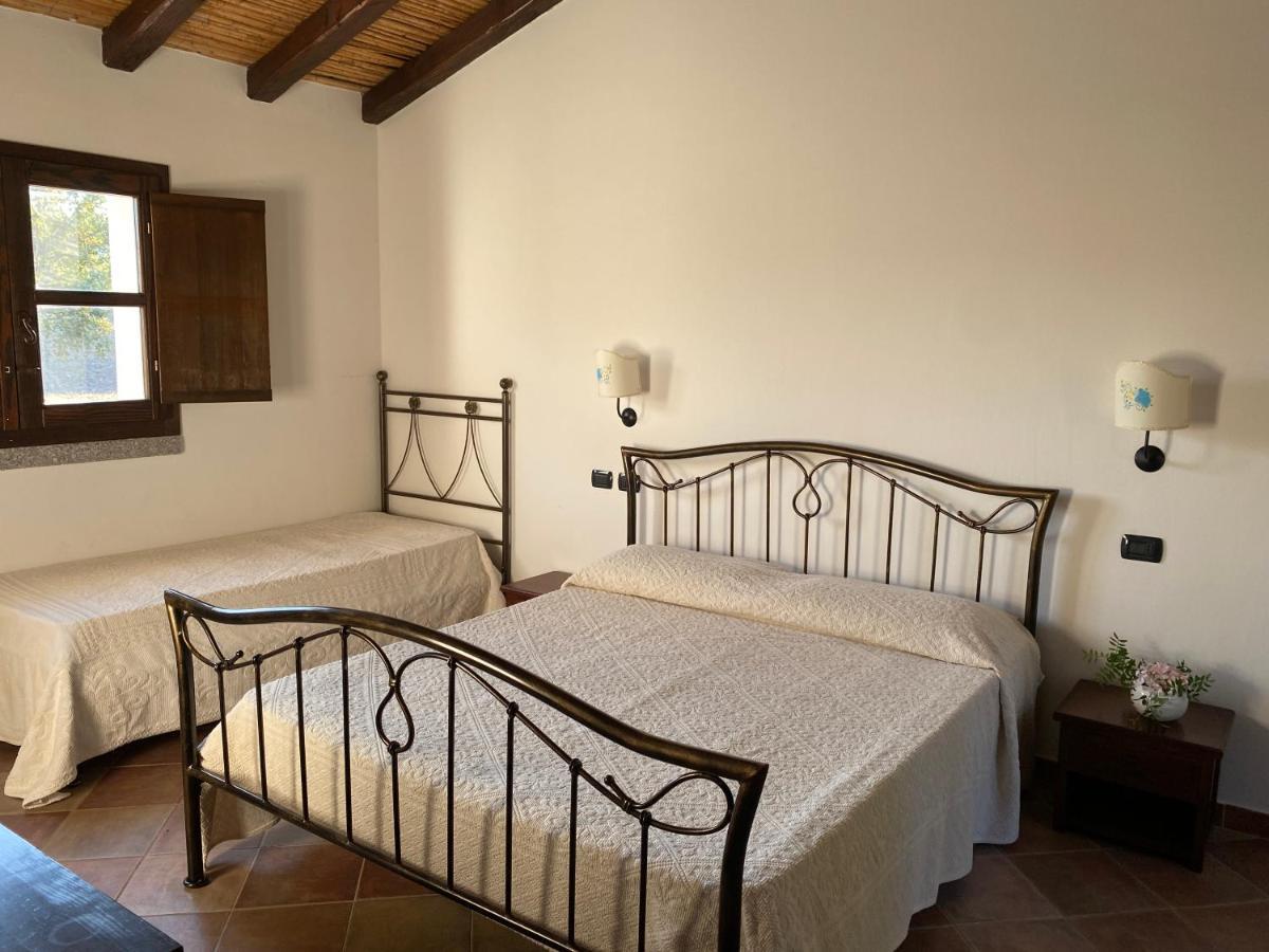 Li Paduleddi Country Guest House 올비아 외부 사진